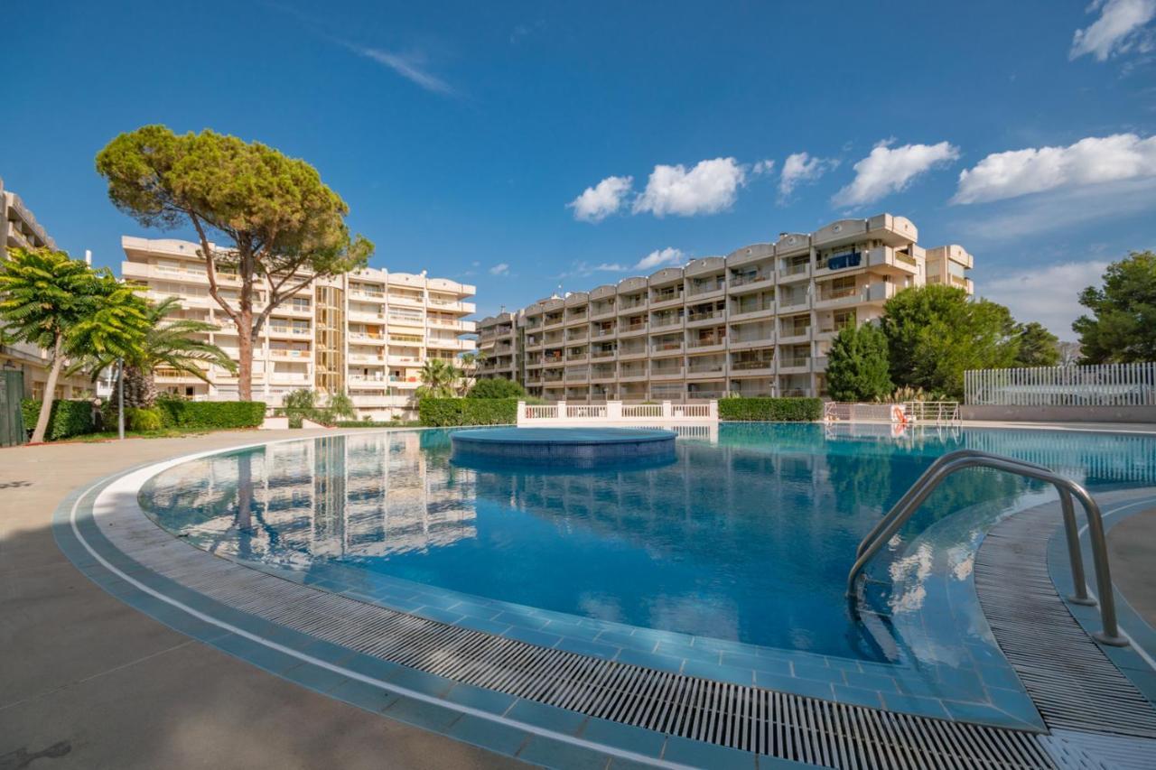 Salou-piscina-playa Port Aventura1 *