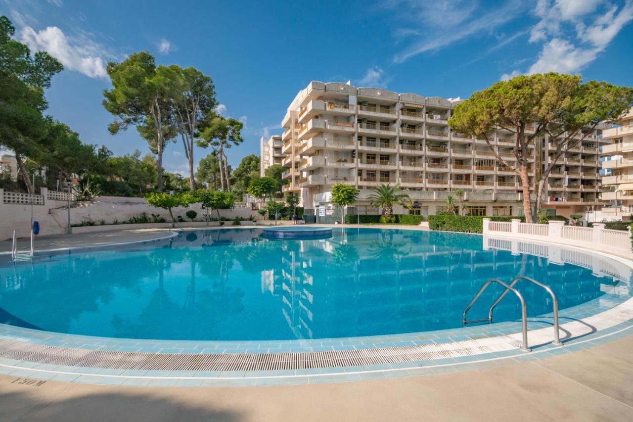 Salou-piscina-playa Port Aventura1 * Salou