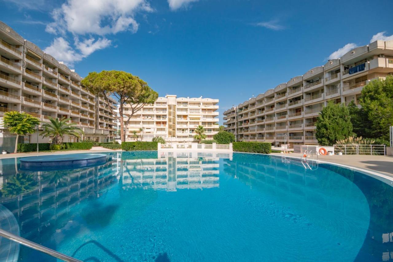 Salou-piscina-playa Port Aventura1 Salou